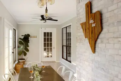 Image de Texas Sunshine Oasis Waco/Silos/Baylor: Pool, Piano, PingPong, Pets on 1/2 acre
