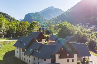 Image de Mountain Charm & Comfort: Family Apartments with Pool, Sauna & Bbq Facilities