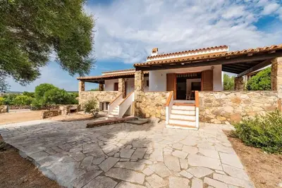 Image de Appartement dans villa avec véranda et jardin