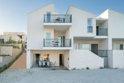 Image de Belle maison de vacances avec climatisation, Wifi, bain à remous, Tv, terrasse et parking