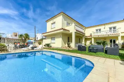 Image de Joli appartement pour 5 personnes avec Wifi, climatisation, piscine, Tv et terrasse