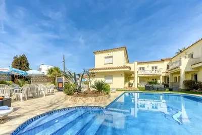 Image de Confortable appartement pour 5 personnes avec climatisation, Wifi, piscine, Tv et terrasse