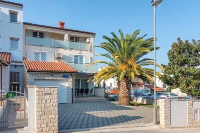 Image de Appartement de vacances Pula pour 2 - 4 personnes avec 1 chambre Ă coucher - Maison mitoyenne
