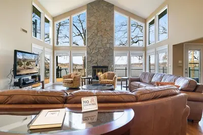 Image de Lakefront House, Dock, Fire pit