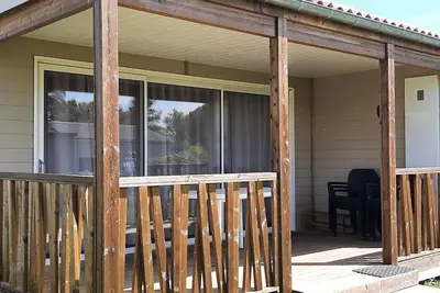 Image de Chalet Confort 2 Chambres avec Piscine Chauffée et Climatisation en Bretagne Sud