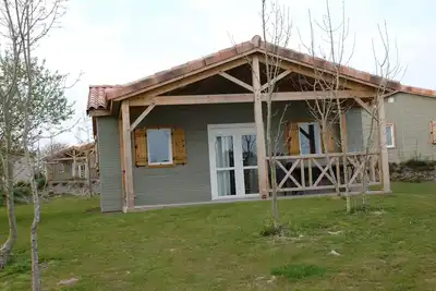 Image de Chalet 2 chambres au calme, piscine chauffée, près du lac du Jaunay et plages de Vendée