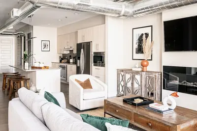 Image de Bright & Breezy | RiNo Art Lofts