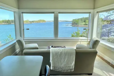 Image de Newly renovated, historic waterfront Victorian home with ocean views
