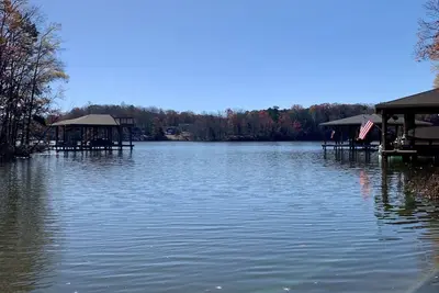 Image de Carden Cove Lake Gaston, Nc. 3 bed\/2 bath, 9 beds and Watercrafts!