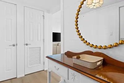 Image de Bright and Modern Beachfront Getaway - Steps to Direct Beach Access