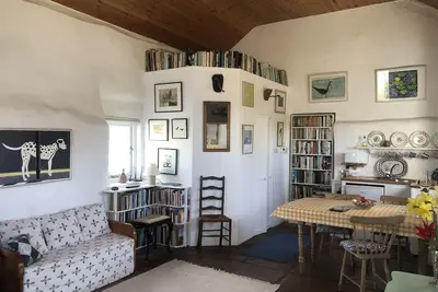 Image de Charming cottage within the village with views across the bay.