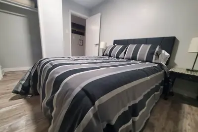 Image de Modern Private 1Bdrm Apt. w/Free Prkg + Fast Wi-Fi. Pet-Friendly!