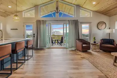 Image de Romantic Couples Beach Getaway-2 Bedroom Cottage-Short Walk To Beach
