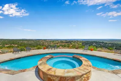 Image de Arc de Texas - Joan of Arc Suite - on 2001 beautiful acres