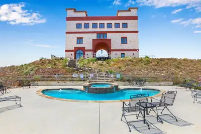 Image de Arc de Texas - Louis Xiv Suite I Penthouse, pools, fishing on 2001 acre ranch!