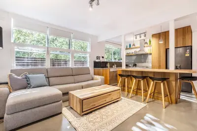 Image de Cedar Loft Contemporary Comfort in Leafy St Kilda
