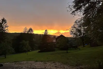 Image de Brand New, Restored Catskills Cabin Âş Yarrowood Âş