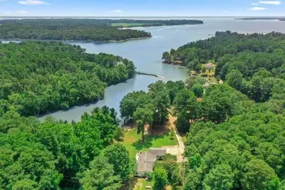 Image de Private Waterfront Home ~ Minutes Away From Limitless Amenities ~ Pet Friendly!