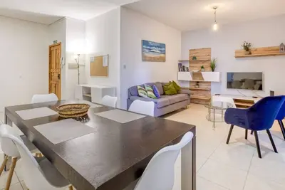 A lovely 2Br home just off Spinola Bay