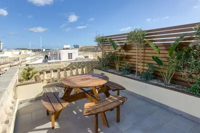 Image de Stunning 3br Townhouse with Private Rooftop Access