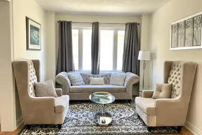 Image de Luxurious 4bdrm family home in the Kawartha Region close to great hiking trails