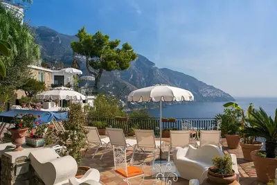 Image de Three private villas with pool next to eachother