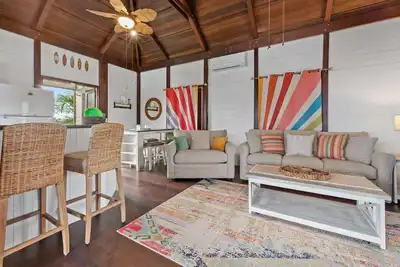 Image de Walk 2 Cruz Bay • 2024 Renovations • W/D • WiFi • Parking • Battery Backup