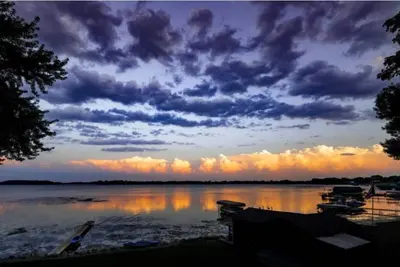 Image de 2 Lake Waconia Homes/sleeps 16/Family Summer Fun!