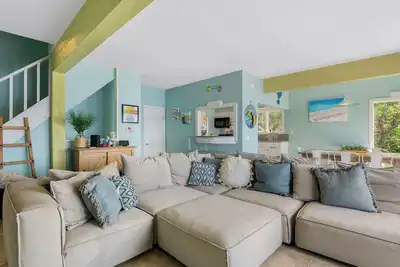 Image de Lake Front- Great Fishing Deck-Hot Tub- Margaritaville-Large Home