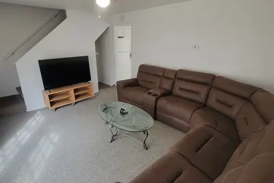 Image de Nice private unit in duplex home.