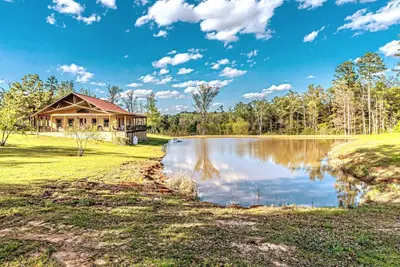 Image de Rustic Elegance: Ponds, firepit