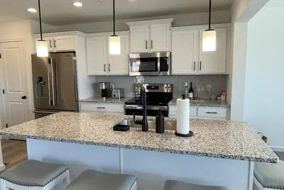 Image de Gorgeous Brand New End Unit Townhouse, State College, Pa minutes to Penn State!
