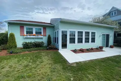 Image de New Listing! ! ! Pop's Coastal Cottage only a Block to the Sandy Bay Beach