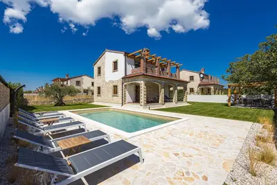 Image de Superbe maison à Cabrunici avec WiFi