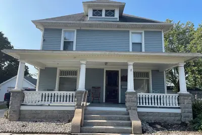 Image de The Adolphus - 4 Bedroom, 2 Baths. Sleeps 8 comfortably!