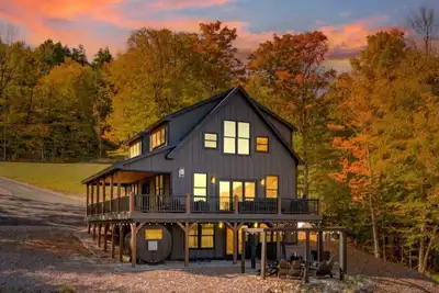 Image de New Lux Chalet w/ HotTub +Sauna +Games+5min2Slopes