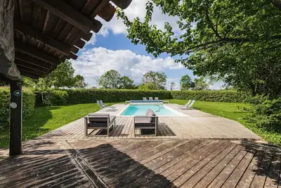 Image de Maison de vacances 'Logis La Tour - Gîte La Tour' avec piscine privée, terrasse privée et Wi-Fi
