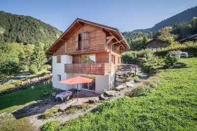Image de Chalet Les Mios, chez Isa, avec vue entre Lac et Montagnes, terrasse privée et Wi-Fi