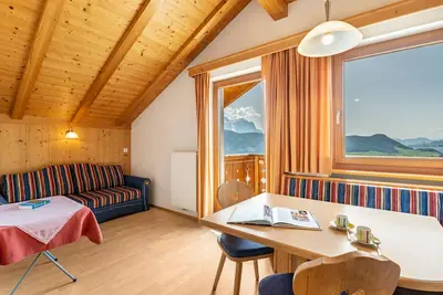 Image de Appartement 'Haus Alpenblick Apt Brunelle' avec vue sur la montagne, jardin partagé et Wi-Fi