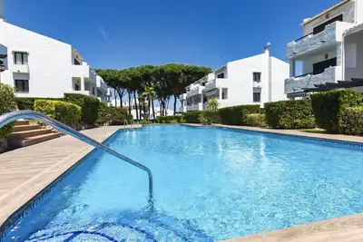 Confortable appartement pour 4 personnes avec piscine, Wifi, terrasse et parking