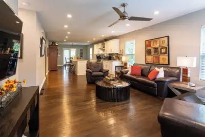 Image de Immaculate open concept renovated bungalow. Close to Oakhurst Kirkwood Decatur