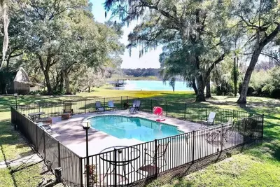 Image de Executive 5 Bedroom Pool home, Dade City!