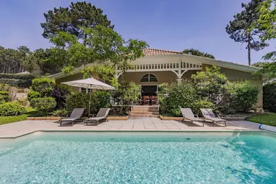 Image de Ag 13 Villa familiale avec piscine dans la pinède à 4min de l'océan