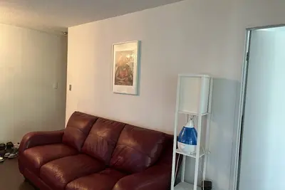 Image de Downtown Toronto Close to All Attractions. 2-Bdrm Condo with Solarium & Balcony