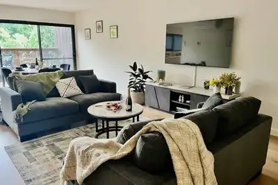 Image de Stylish & Central Healesville Apartment with Leafy Views & Balcony