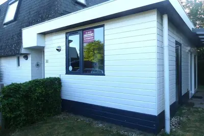 Image de Breskens Vakanties - Holiday park Schoneveld Zeester 32 is an attractive and comfortable semi-detached house 10 minutes' walk from the beach.