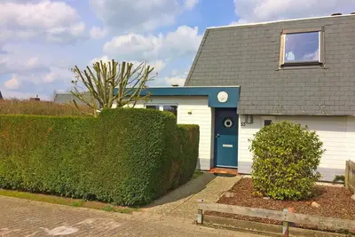 Image de Zeester 35 located on holiday park Schoneveld near Breskens is a comfortable semi-detached holiday home with lots of privacy and 10 minutes from the beach.