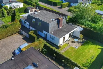Image de Schoneveld 40 of type zeester located at the Schoneveld holiday park near Breskens is an attractive and comfortable semi-detached house that offers plenty of privacy and features a spacious terrace and garden.