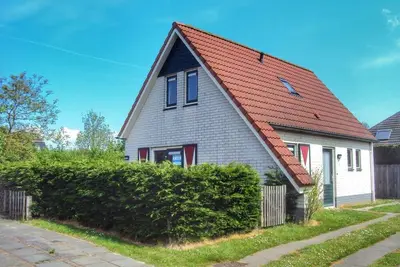 Image de Type Zeemeeuw located at the Schoneveld holiday park is a sturdy holiday home with lots of comfort (87m2). A garden surrounds the house with a driveway for the car