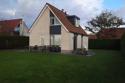 Image de For a detached house with privacy if you choose type Stern located at the Schoneveld holiday park. The House has a nice garden and a driveway for your car.